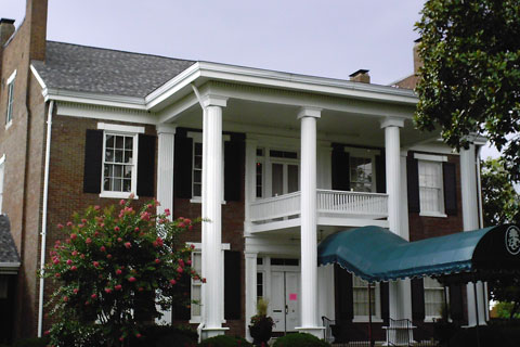 Brentwood also has many specialty shops, locally-owned and nationally-recognized restaurants and many business parks.